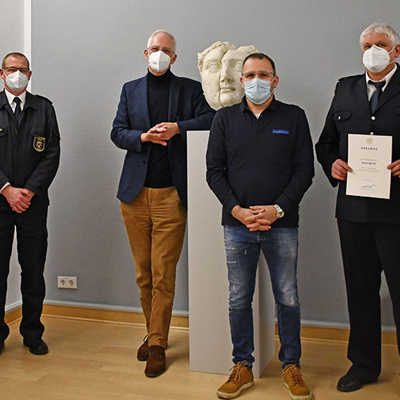 Die Brandinspektoren mit Zulage Günter Porn und Hans Meyer wurden von Dirk Bares, OB Wolfram Leibe, Andreas Kirchartz sowie Mario Marx (v. r.) in den Ruhestand verabschiedet. 