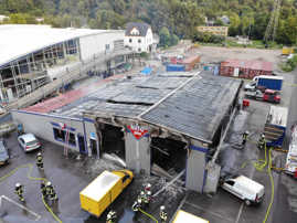Drohnenfoto der ausgebrannten Halle. Foto: Feuerwehr Trier