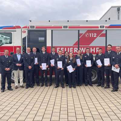 Im Rahmen des Florianstages wurden zahlreiche Feuerwehrfrauen und -männer bei der Freiwilligen Feuerwehr Irsch befördert.