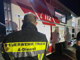 Vom Trierer Moselstadion aus leitete der A-Dienst der Berufsfeuerwehr Trier gemeinsam mit der Polizei Trier den Einsatz. 
