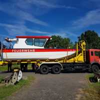 Das Löschboot St. Petrus ist das größte Boot der Trierer Feuerwehr. Es muss auf einem LKW transportiert werden.