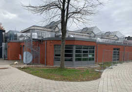 Auf Campus 1 der Universität wird in den Sporthallen eine Notfall-Anlaufstelle eingerichtet.